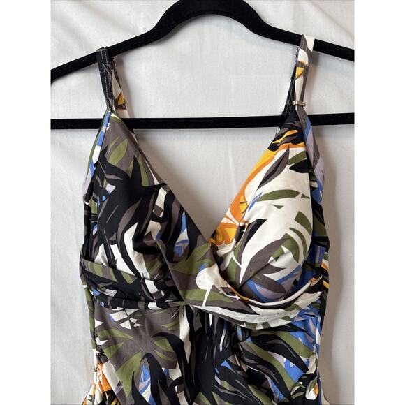 Calvin Klein Women’s 10 Tropical Twist-Front Tummy Control One-Piece Swimsuit - Picture 2 of 11